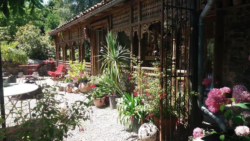 Les Folies De La Serve Ouroux Exterior photo