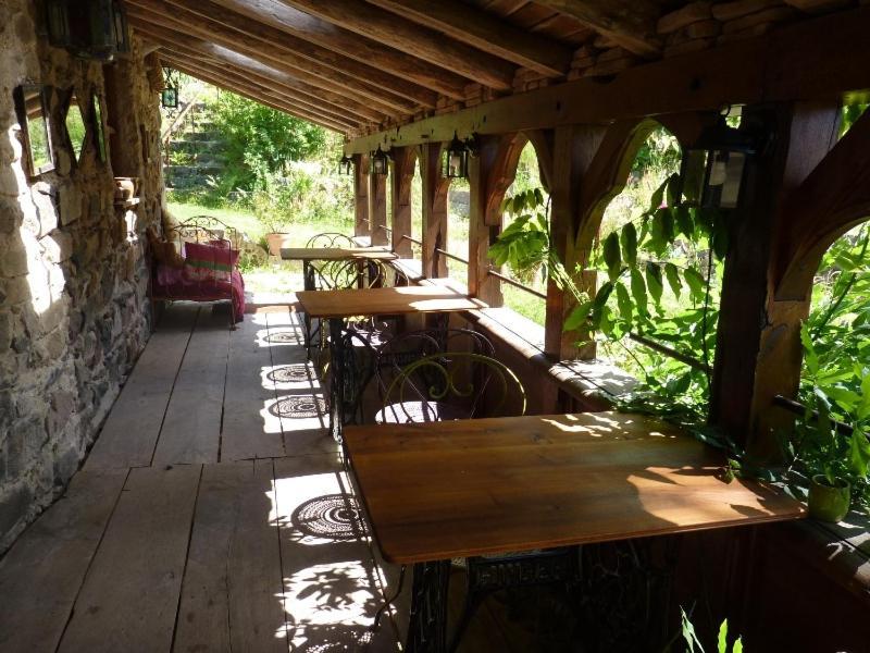Les Folies De La Serve Ouroux Exterior photo