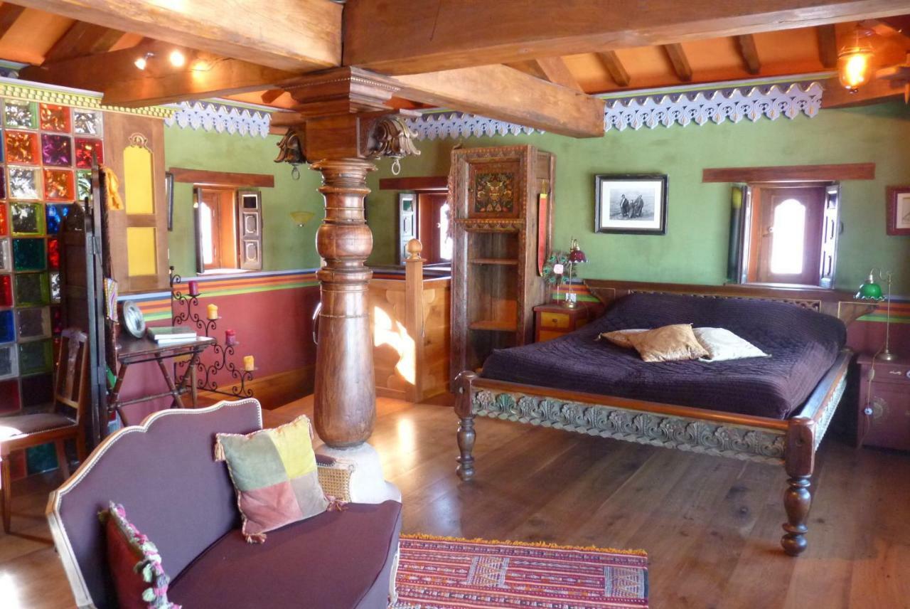 Les Folies De La Serve Ouroux Room photo
