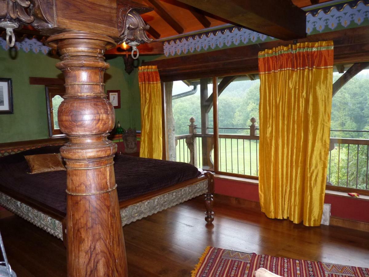 Les Folies De La Serve Ouroux Room photo