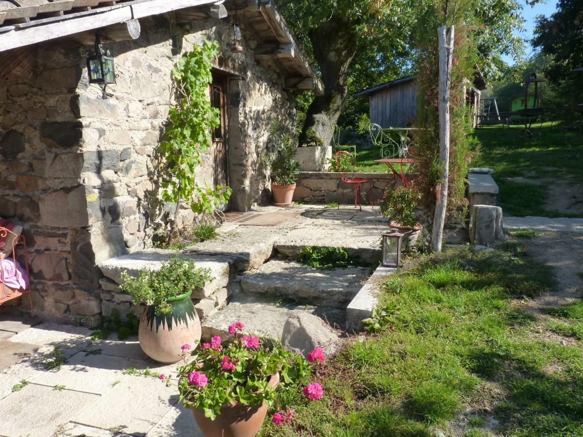 Les Folies De La Serve Ouroux Exterior photo