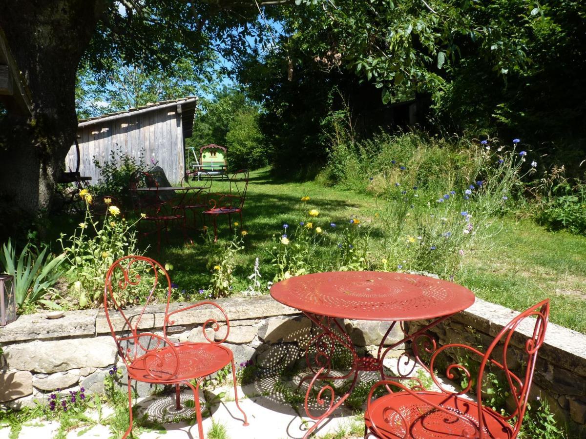 Les Folies De La Serve Ouroux Exterior photo
